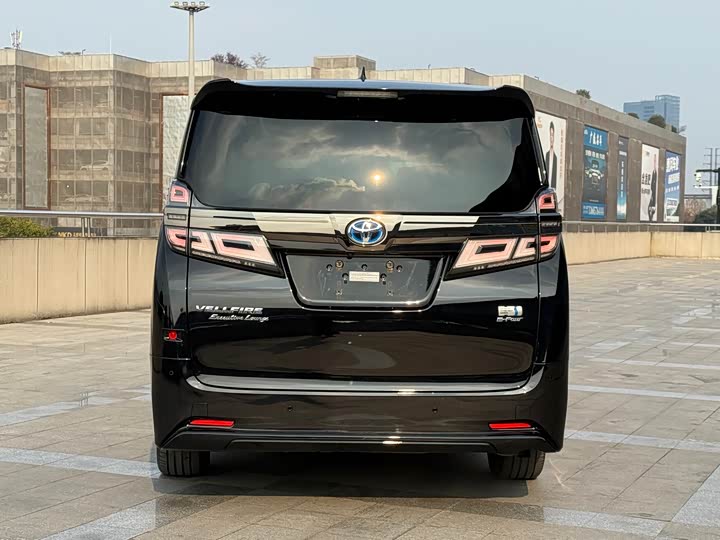 Фото 8 - Toyota Vellfire