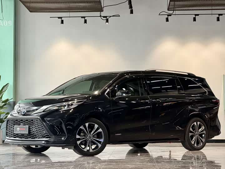 Фото 1 - Toyota Granvia