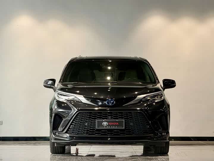 Фото 2 - Toyota Granvia