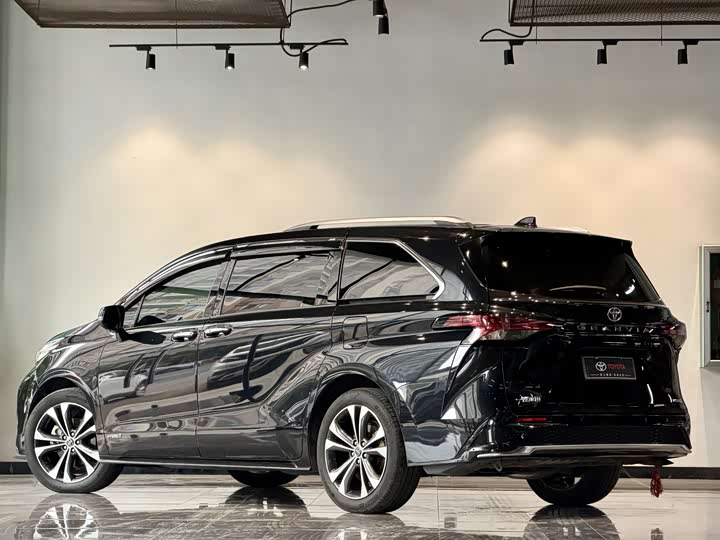 Фото 3 - Toyota Granvia