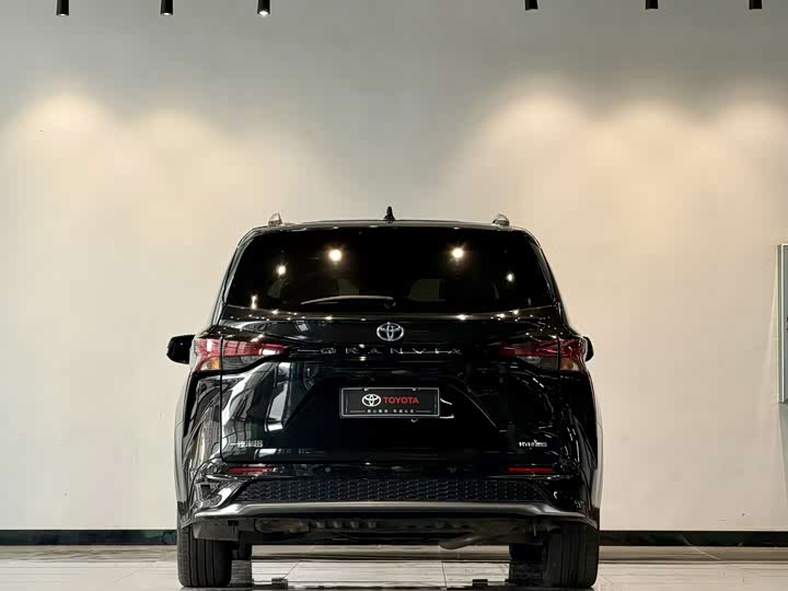 Фото 4 - Toyota Granvia