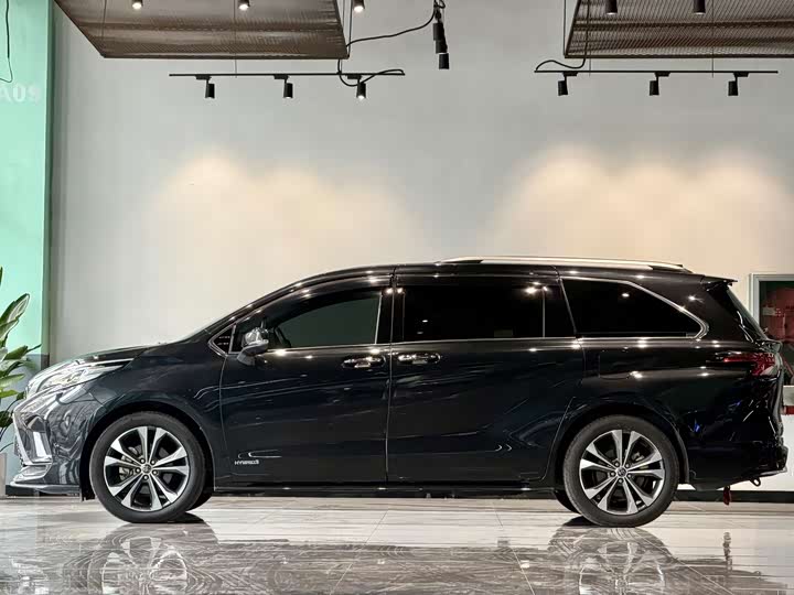 Фото 5 - Toyota Granvia