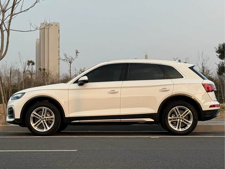 Фото 4 - Audi Q5L