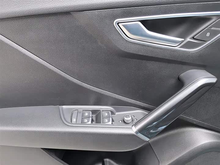 Фото 9 - Audi Q2L