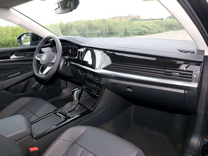 Фото 7 - Volkswagen Passat