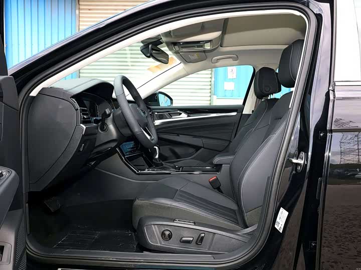 Фото 8 - Volkswagen Passat