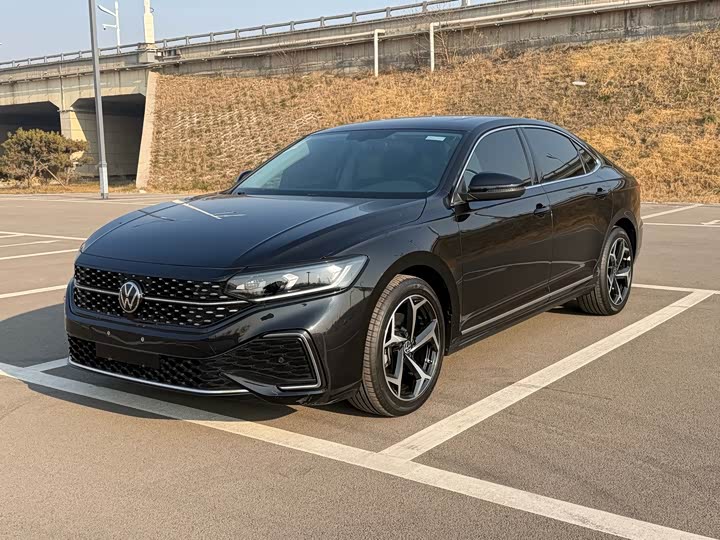 Фото 1 - Volkswagen Passat