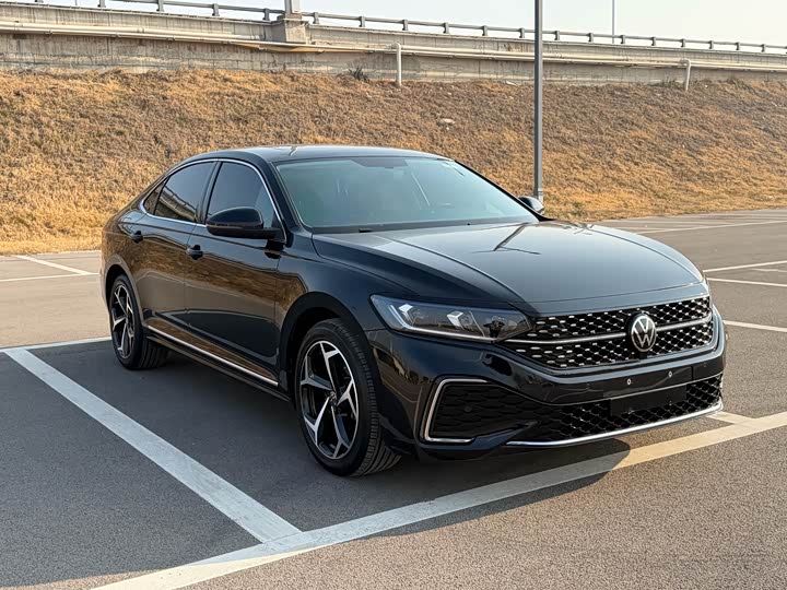 Фото 2 - Volkswagen Passat