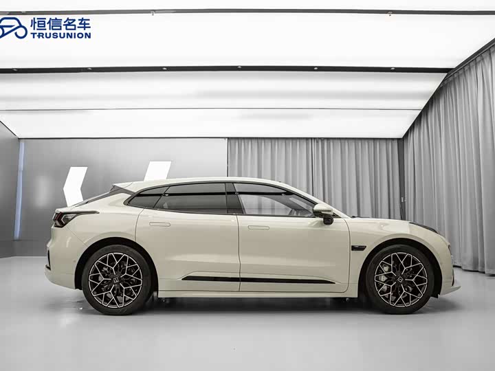 Фото 4 - Zeekr 001