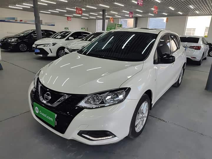 Фото 2 - Nissan Tiida