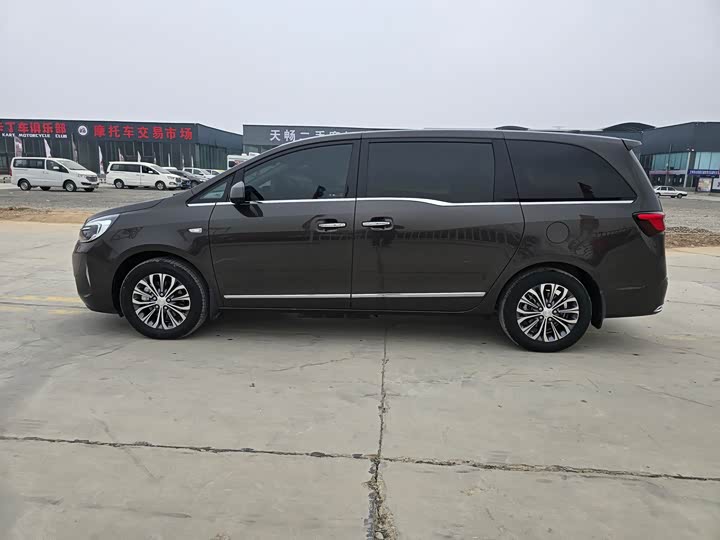 Фото 4 - Buick GL8 ES