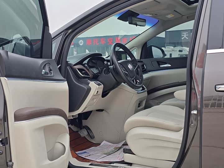 Фото 9 - Buick GL8 ES