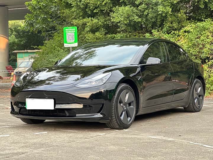 Фото 1 - Tesla Model 3