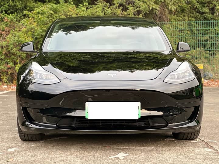 Фото 2 - Tesla Model 3