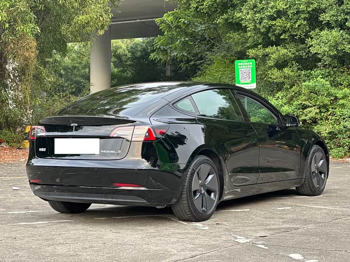 Фото 4 - Tesla Model 3