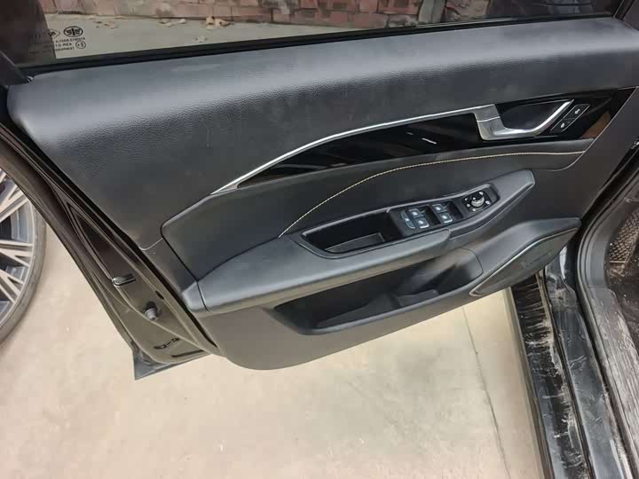 Фото 7 - Bestune B70