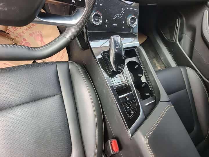 Фото 8 - Bestune B70