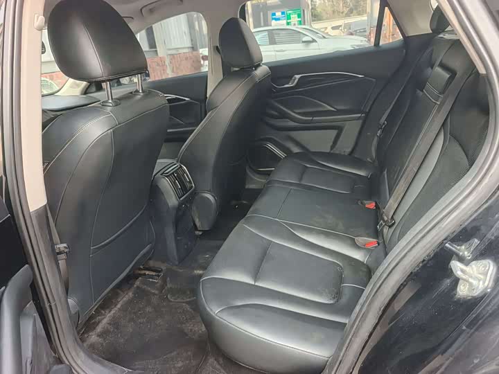 Фото 9 - Bestune B70