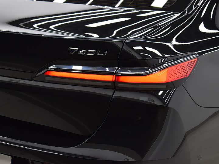 Фото 8 - BMW 7 Series