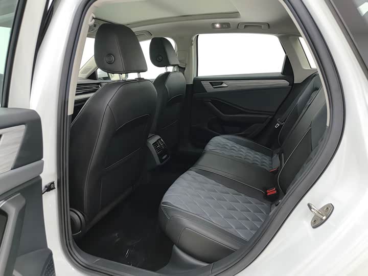 Фото 6 - Volkswagen Sagitar L