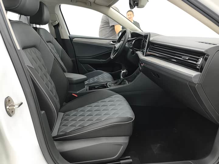 Фото 8 - Volkswagen Sagitar L