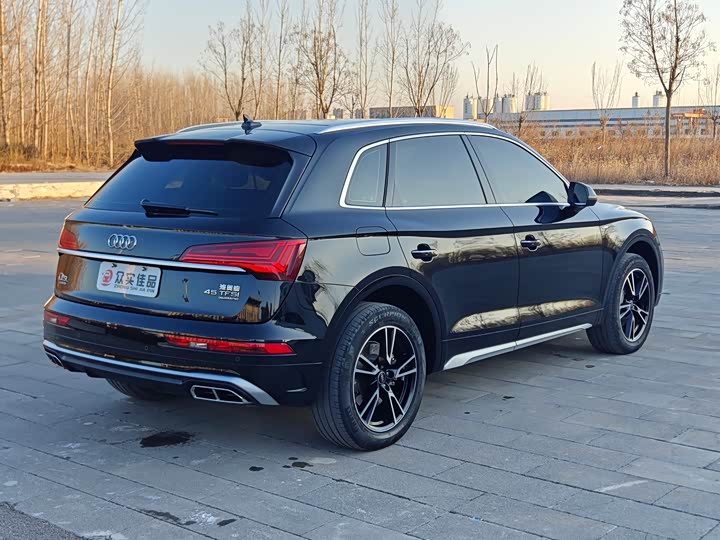 Фото 7 - Audi Q5L