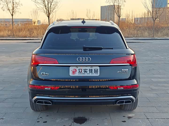 Фото 8 - Audi Q5L