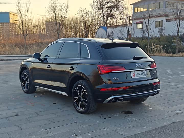 Фото 9 - Audi Q5L