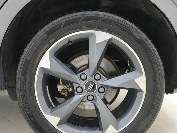 Фото 6 - Audi Q3