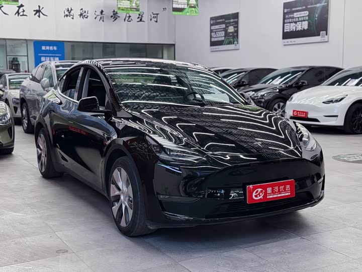 Фото 3 - Tesla Model Y