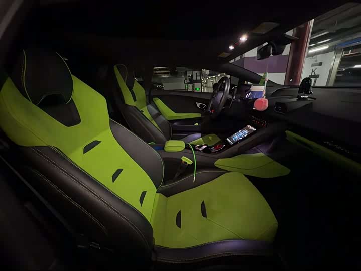 Фото 7 - Lamborghini Huracán