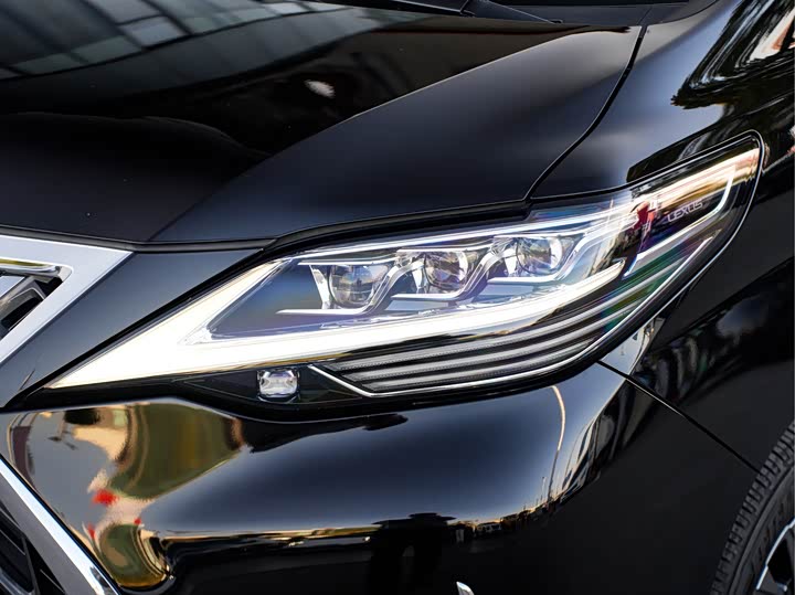 Фото 7 - Lexus LM