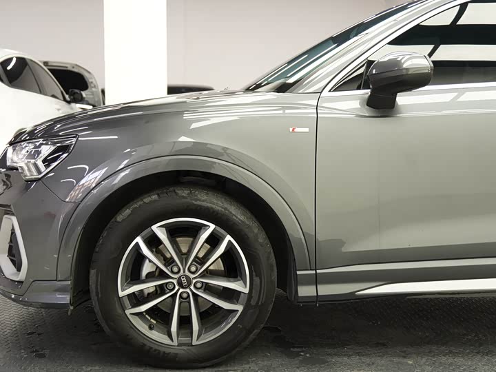 Фото 8 - Audi Q3