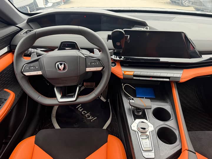 Фото 8 - Changan UNI-V