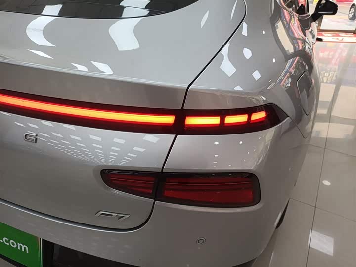 Фото 8 - XPeng P7