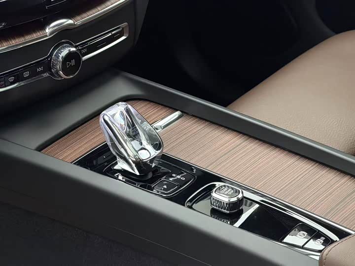 Фото 5 - Volvo XC60