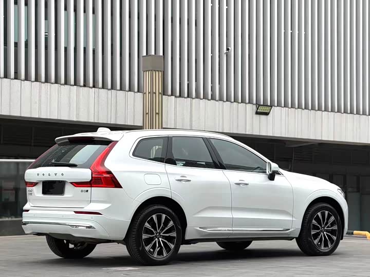 Фото 8 - Volvo XC60