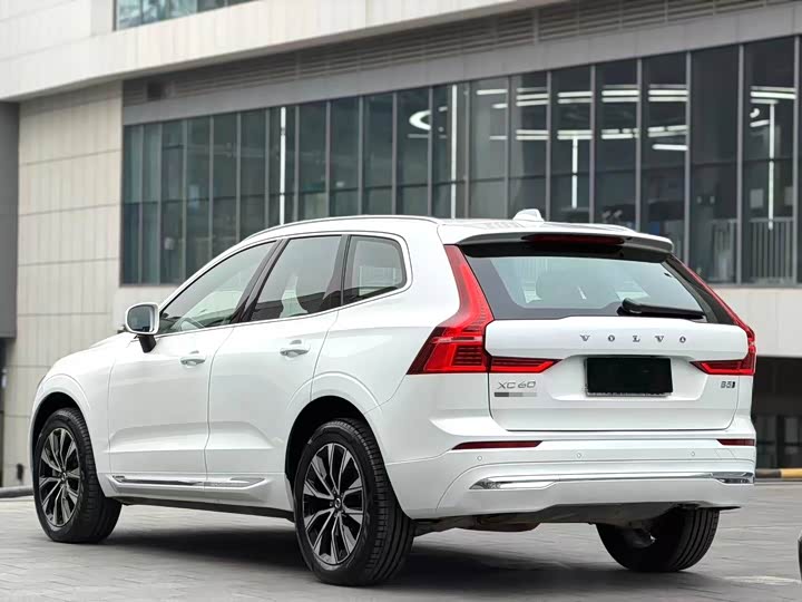 Фото 9 - Volvo XC60