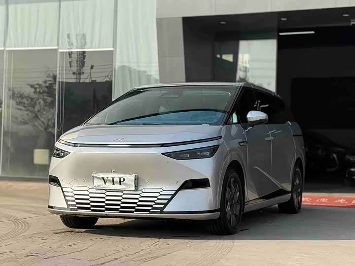 Фото 1 - XPeng X9