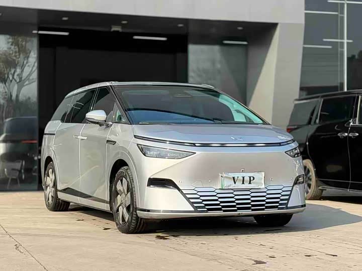 Фото 3 - XPeng X9