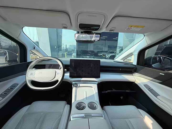 Фото 9 - XPeng X9