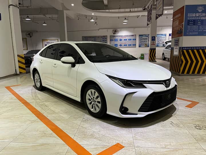 Фото 3 - Toyota Corolla