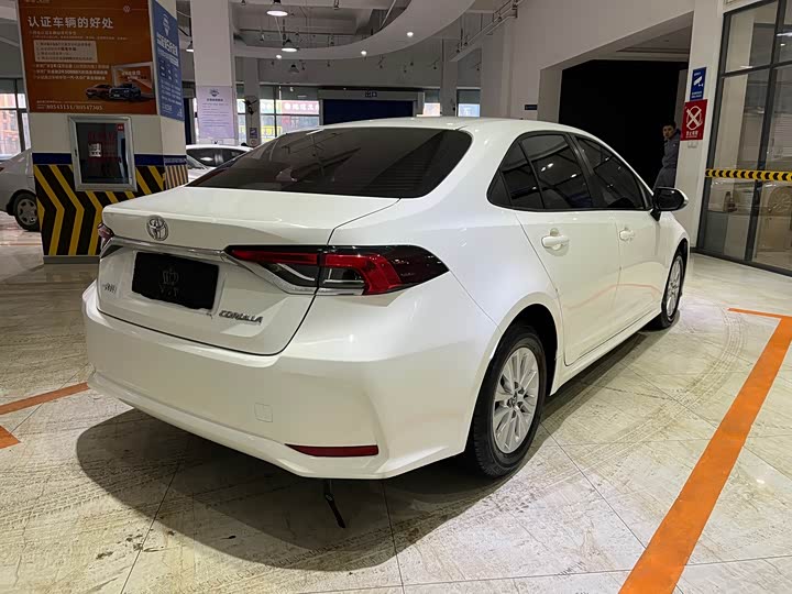 Фото 4 - Toyota Corolla