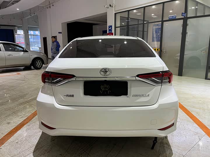 Фото 5 - Toyota Corolla