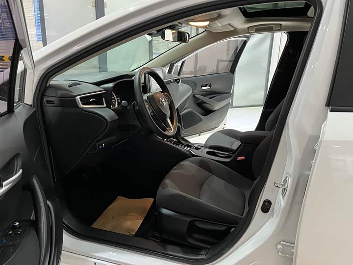 Фото 8 - Toyota Corolla