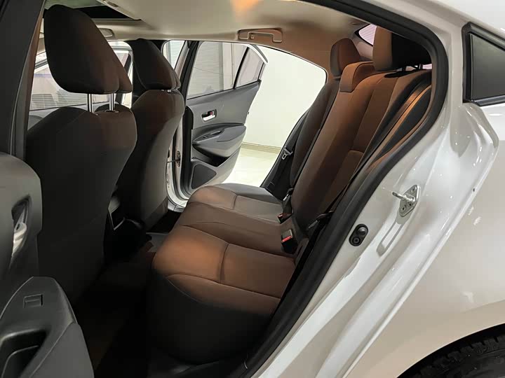 Фото 9 - Toyota Corolla