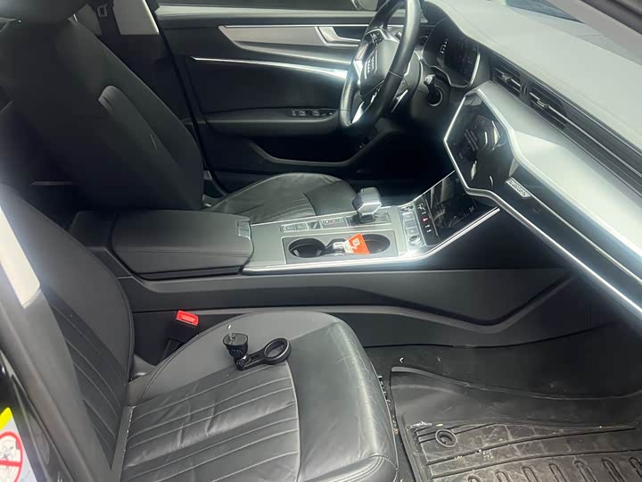 Фото 4 - Audi A6