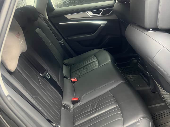 Фото 5 - Audi A6