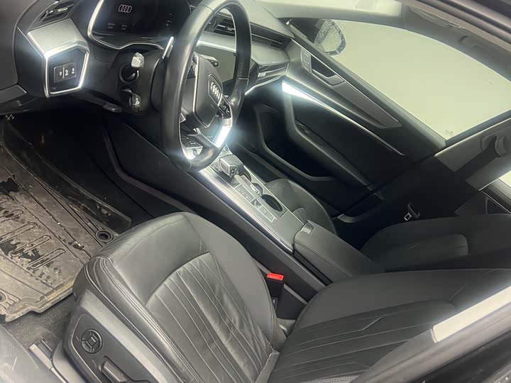 Фото 7 - Audi A6