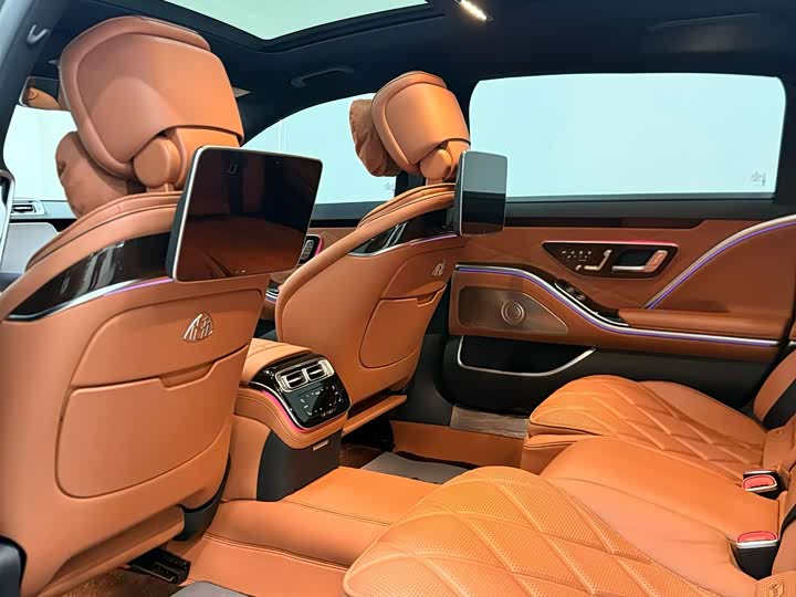 Фото 4 - Mercedes-Benz Maybach S-Class